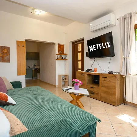 Apartamento With King Bed And Free Parking, 200m From Sea Crikvenica