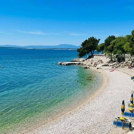 With King Bed And Free Parking, 200m From Sea Crikvenica