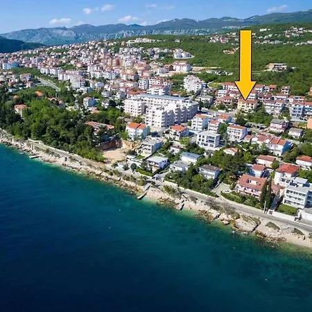 With King Bed And Free Parking, 200m From Sea *
