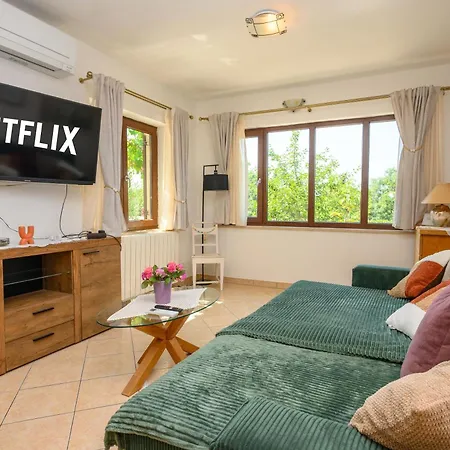 Apartamento With King Bed And Free Parking, 200m From Sea Crikvenica
