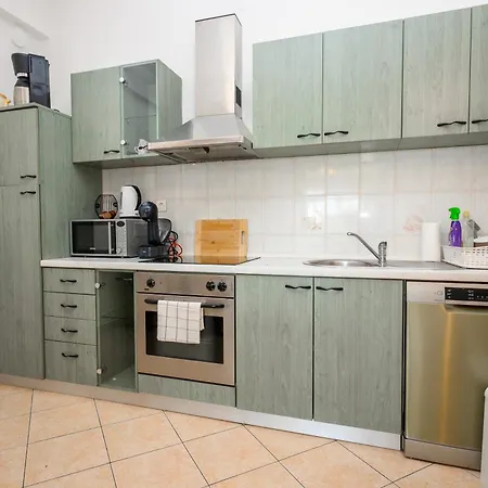 Apartment With King Bed And Free Parking, 200m From Sea Crikvenica