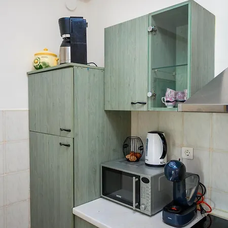 Apartamento With King Bed And Free Parking, 200m From Sea *