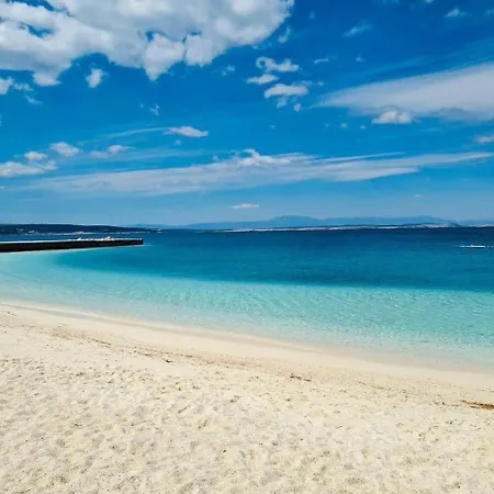 Apartment With King Bed And Free Parking, 200m From Sea *
