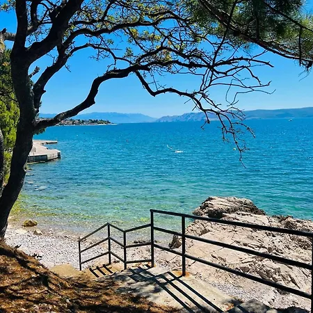 With King Bed And Free Parking, 200m From Sea Apartamento