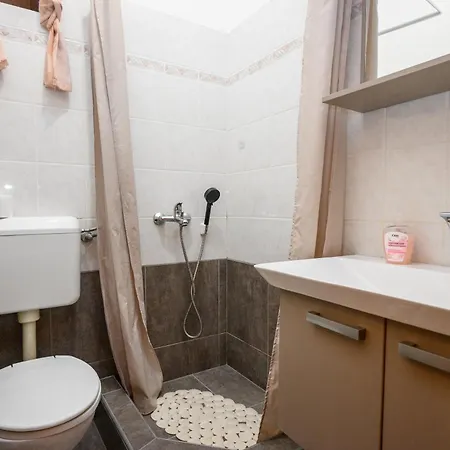 With King Bed And Free Parking, 200m From Sea Apartamento Crikvenica
