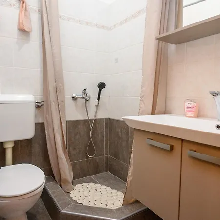 With King Bed And Free Parking, 200m From Sea * Crikvenica