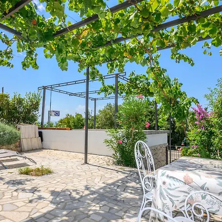 Apartment With King Bed And Free Parking, 200m From Sea Crikvenica