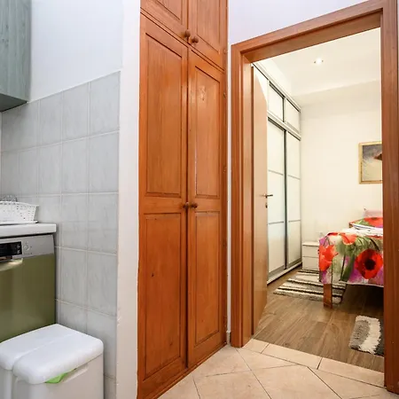 With King Bed And Free Parking, 200m From Sea Apartamento Crikvenica